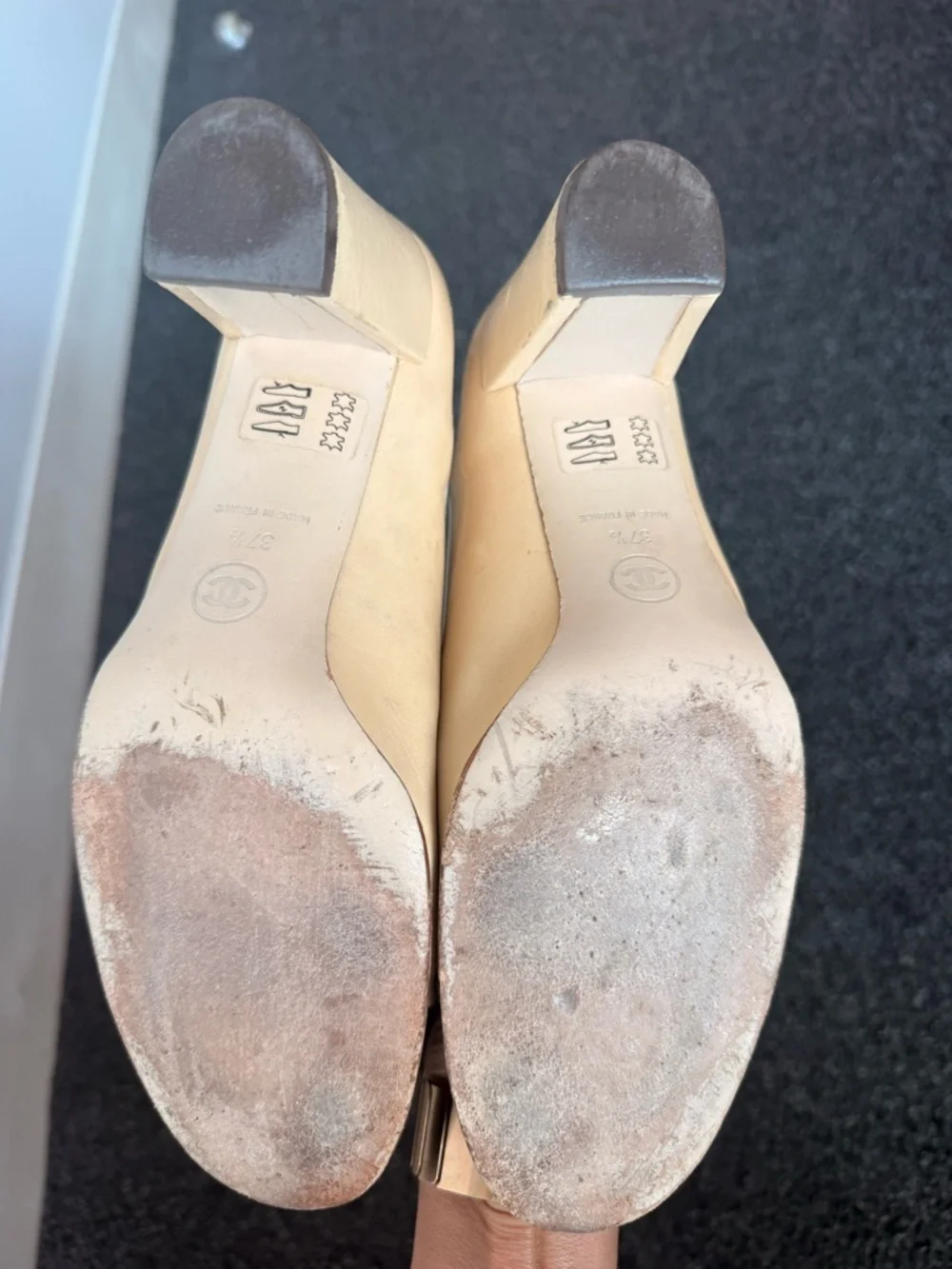 CHANEL Two-Tone Beige and Black Cap-Toe Leather pumps
